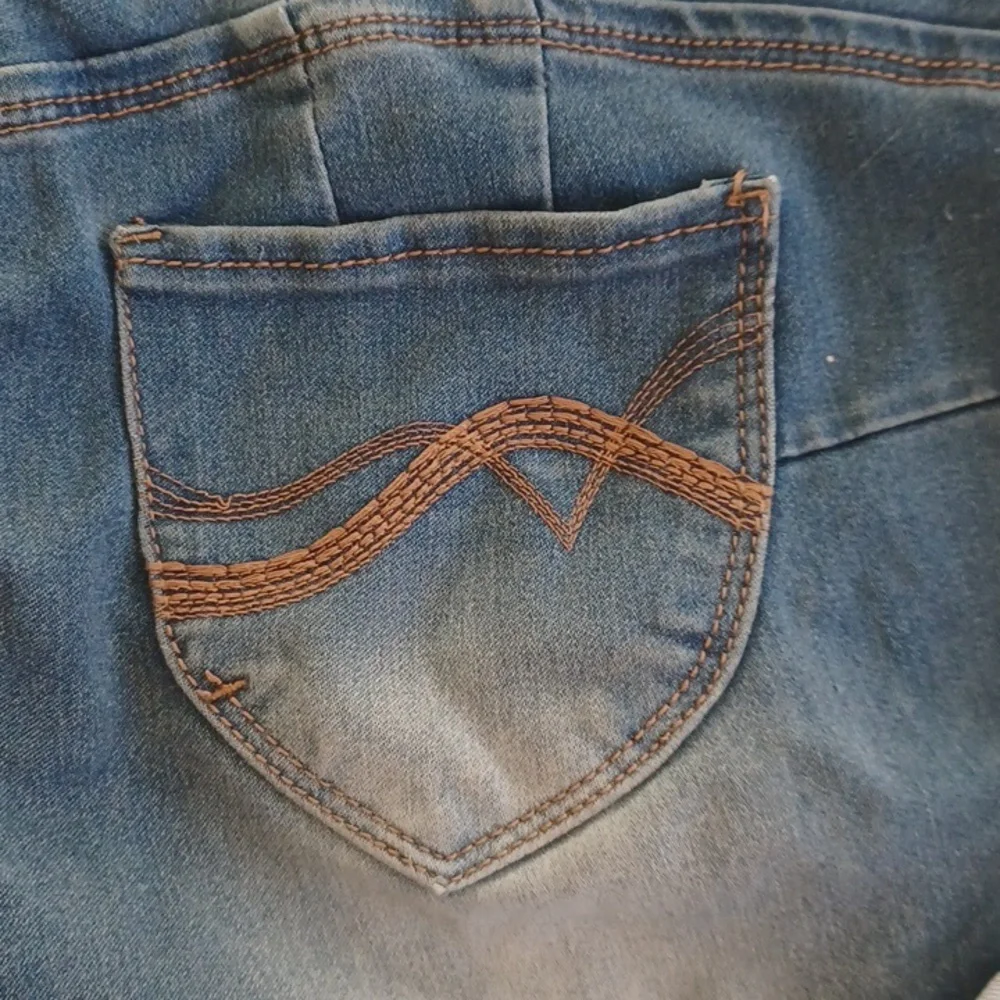 Hot Kiss Medium Light Wash Soft Denim Shorts Size 1